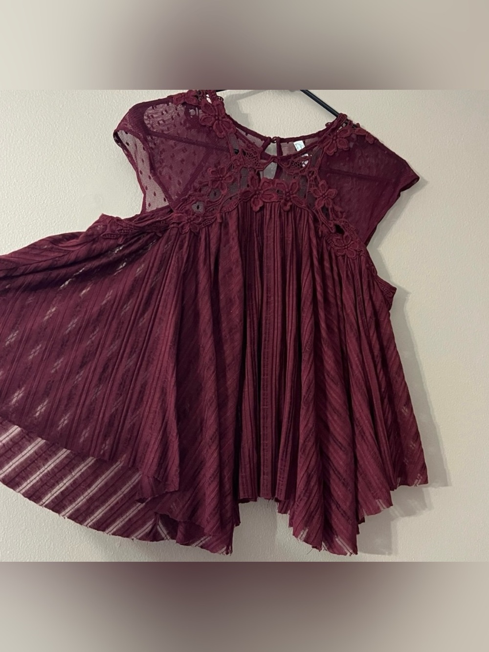 Free People ‘Stars Align’ Sheer Swiss Dot Swing Top in Wine Red size Small - Picture 10 of 13